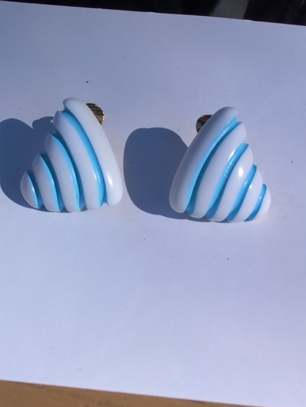 Avon 1986 White & Blue Striped TrianglesClip-On Earrings Candy Colored earrings